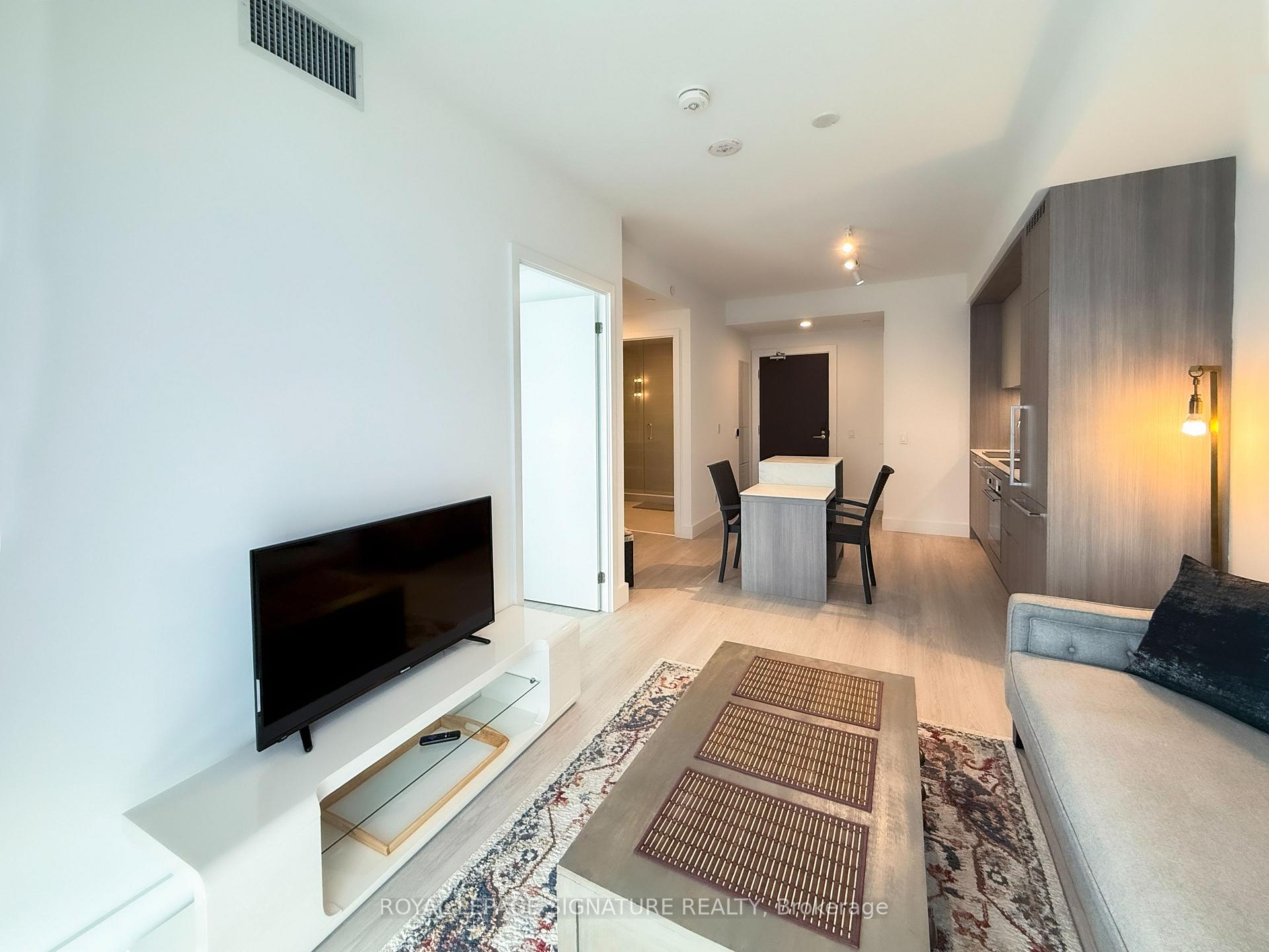 Photo 4 of Unit 614, 6 Greenbriar Road, North York, Bayview Village — HOMEH
