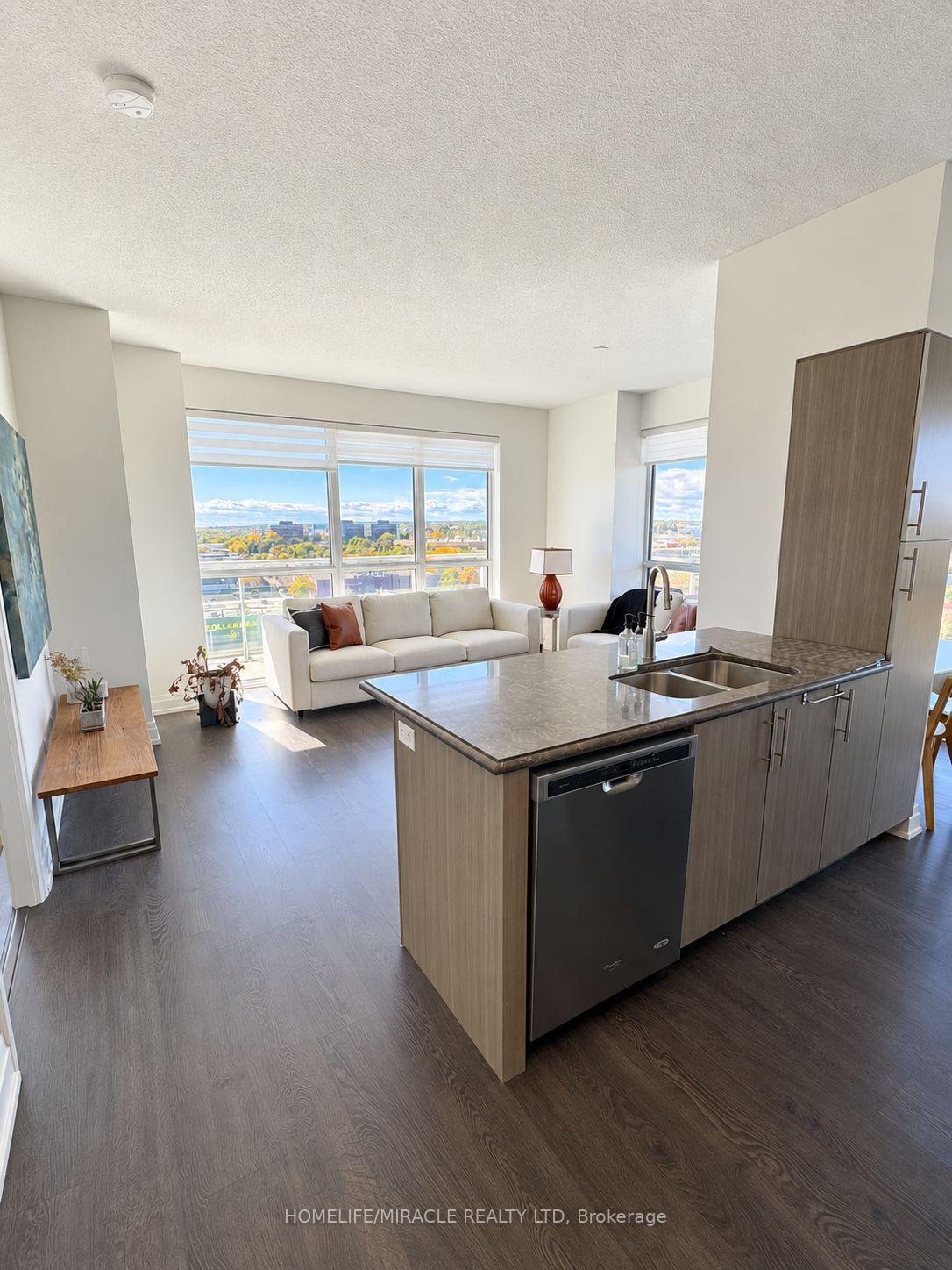 Photo 6 of Unit 911, 65 Speers Road, Oakville, Central — HOMEH