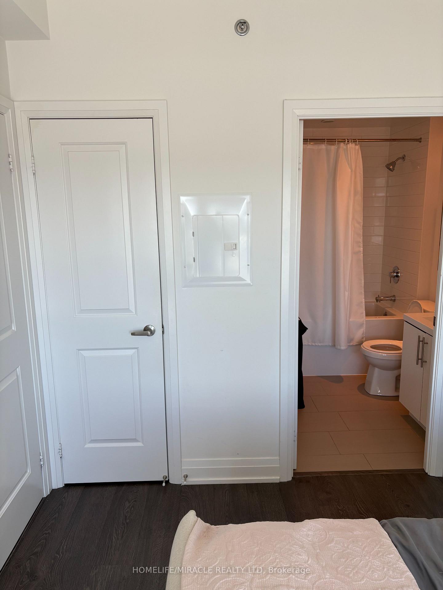 Photo 20 of Unit 911, 65 Speers Road, Oakville, Central — HOMEH