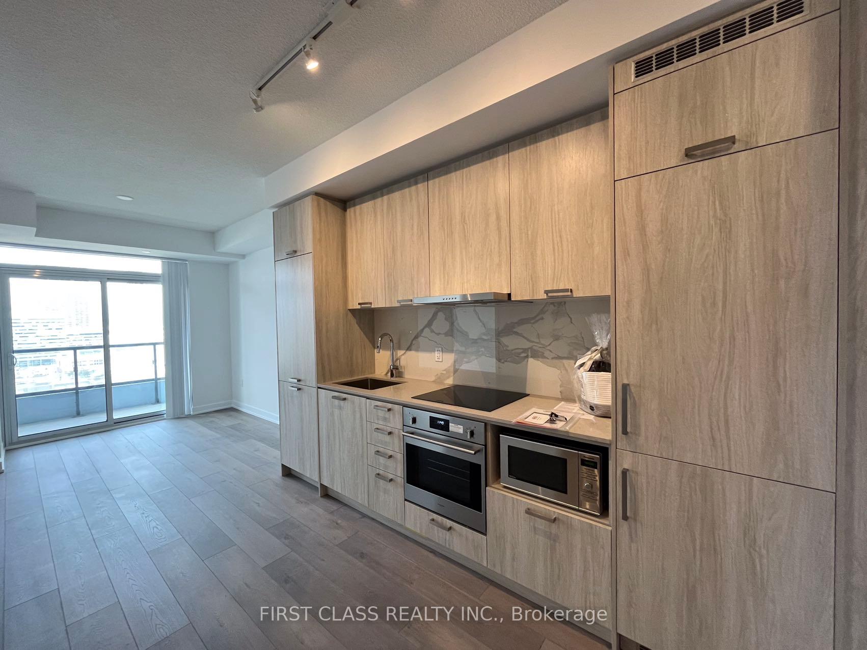 Photo 4 of Unit 2012, 38 Honeycrisp Crescent, Vaughan, Vaughan Corporate Centre — HOMEH