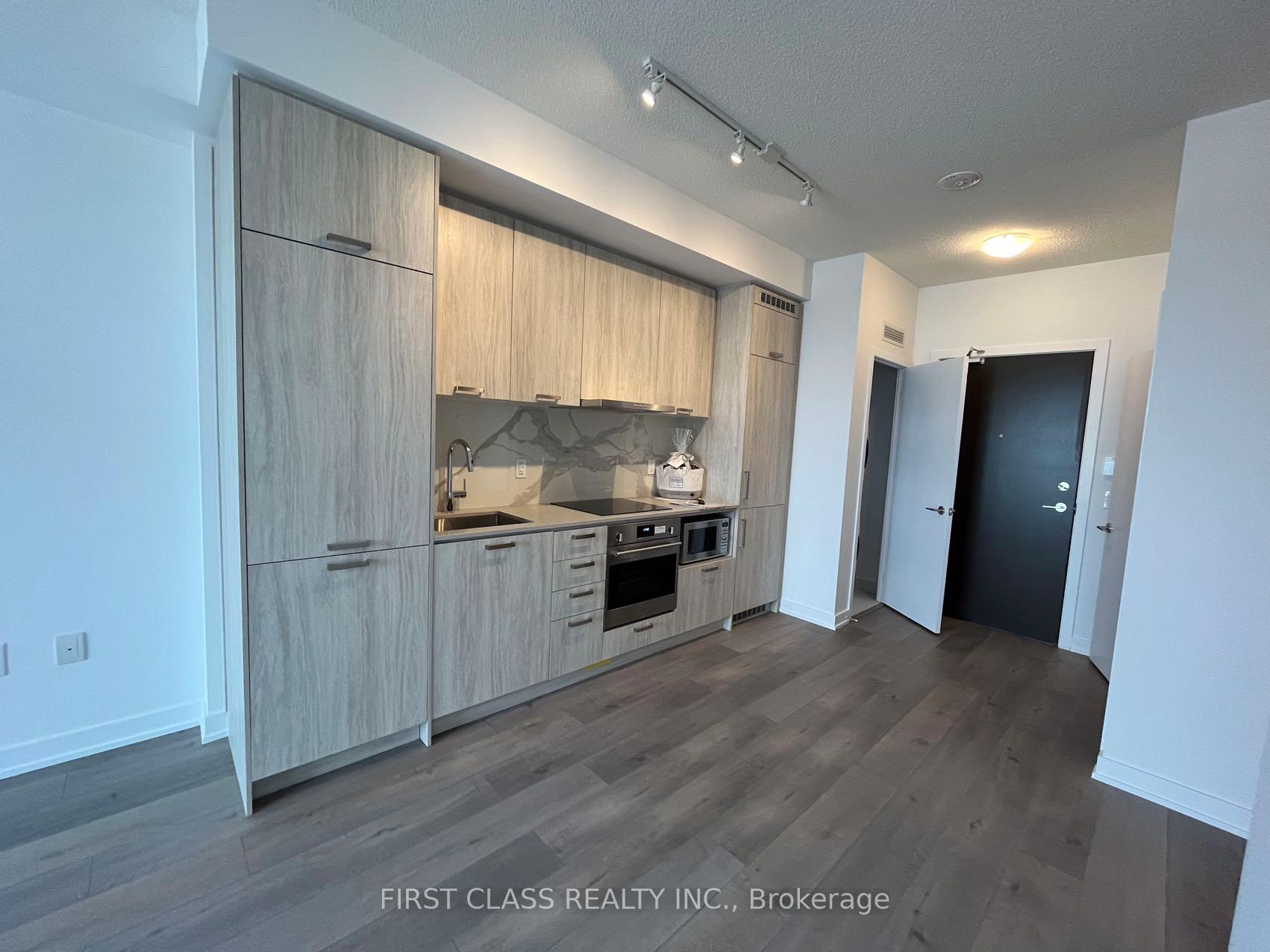 Photo 5 of Unit 2012, 38 Honeycrisp Crescent, Vaughan, Vaughan Corporate Centre — HOMEH