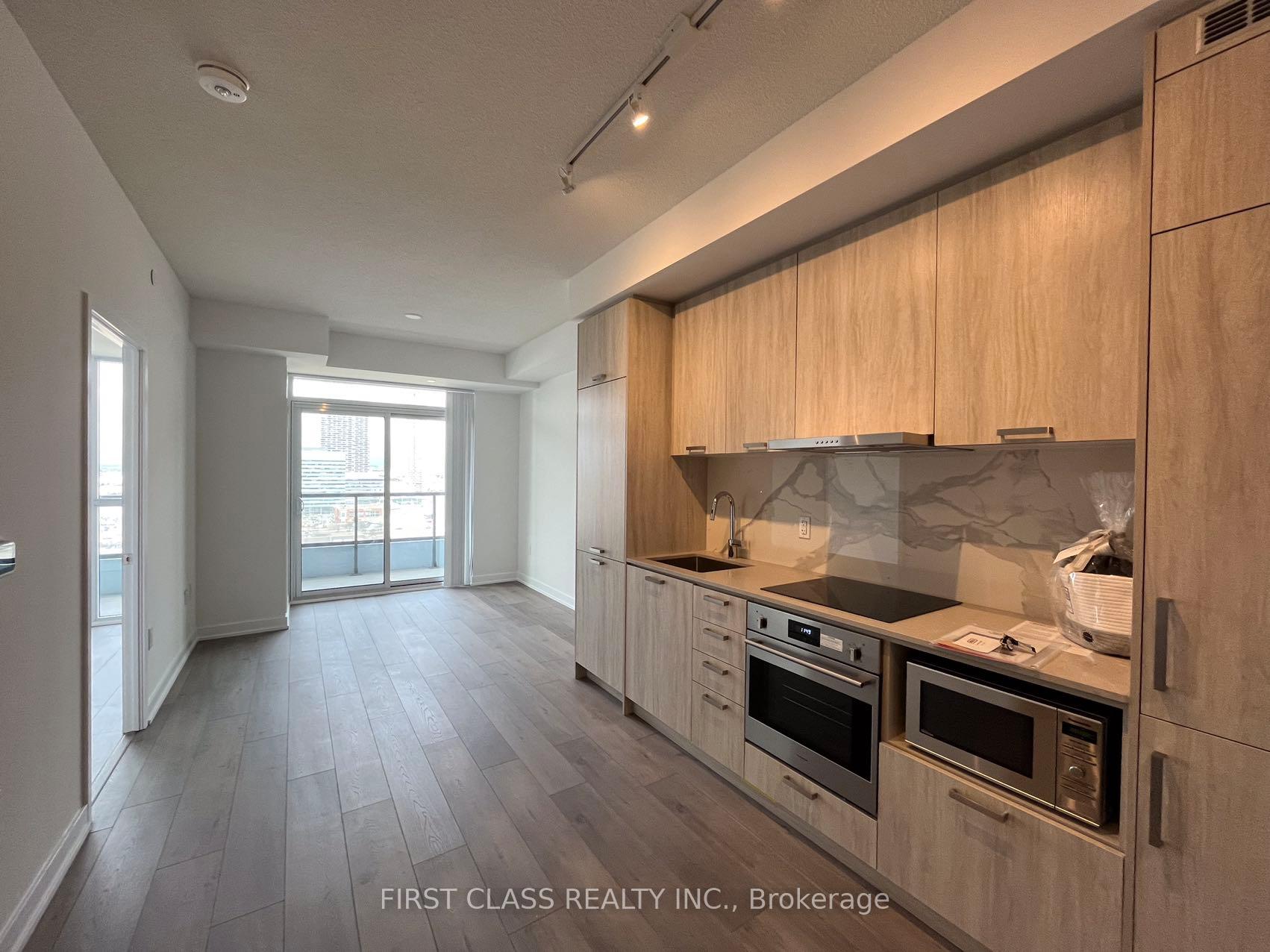 Photo 8 of Unit 2012, 38 Honeycrisp Crescent, Vaughan, Vaughan Corporate Centre — HOMEH