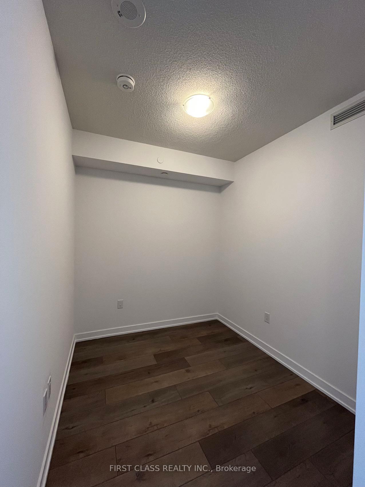 Photo 9 of Unit 2012, 38 Honeycrisp Crescent, Vaughan, Vaughan Corporate Centre — HOMEH