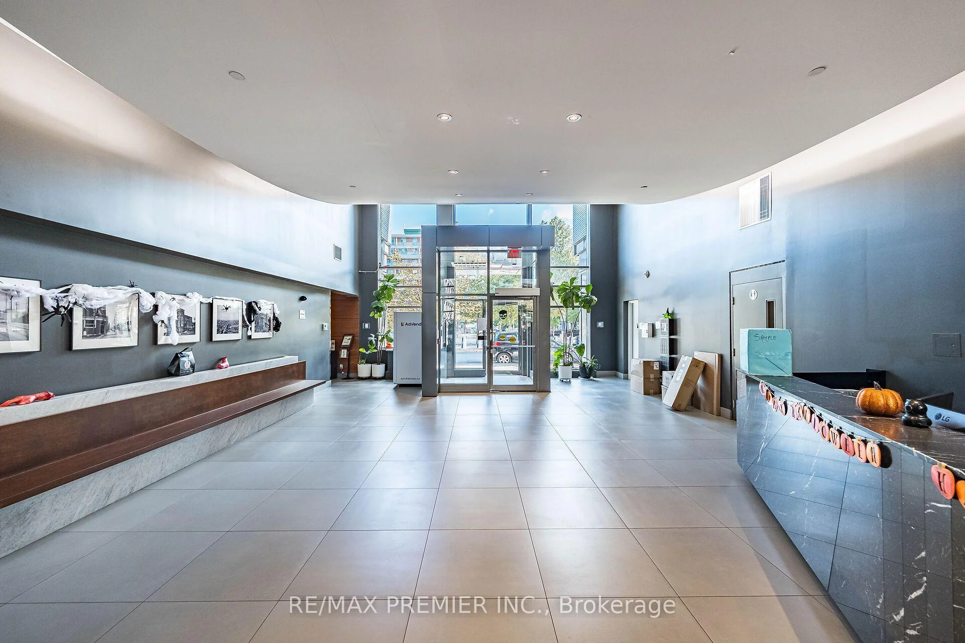 Photo 4 of Unit 808, 68 Abell Street, Toronto, Little Portugal — HOMEH