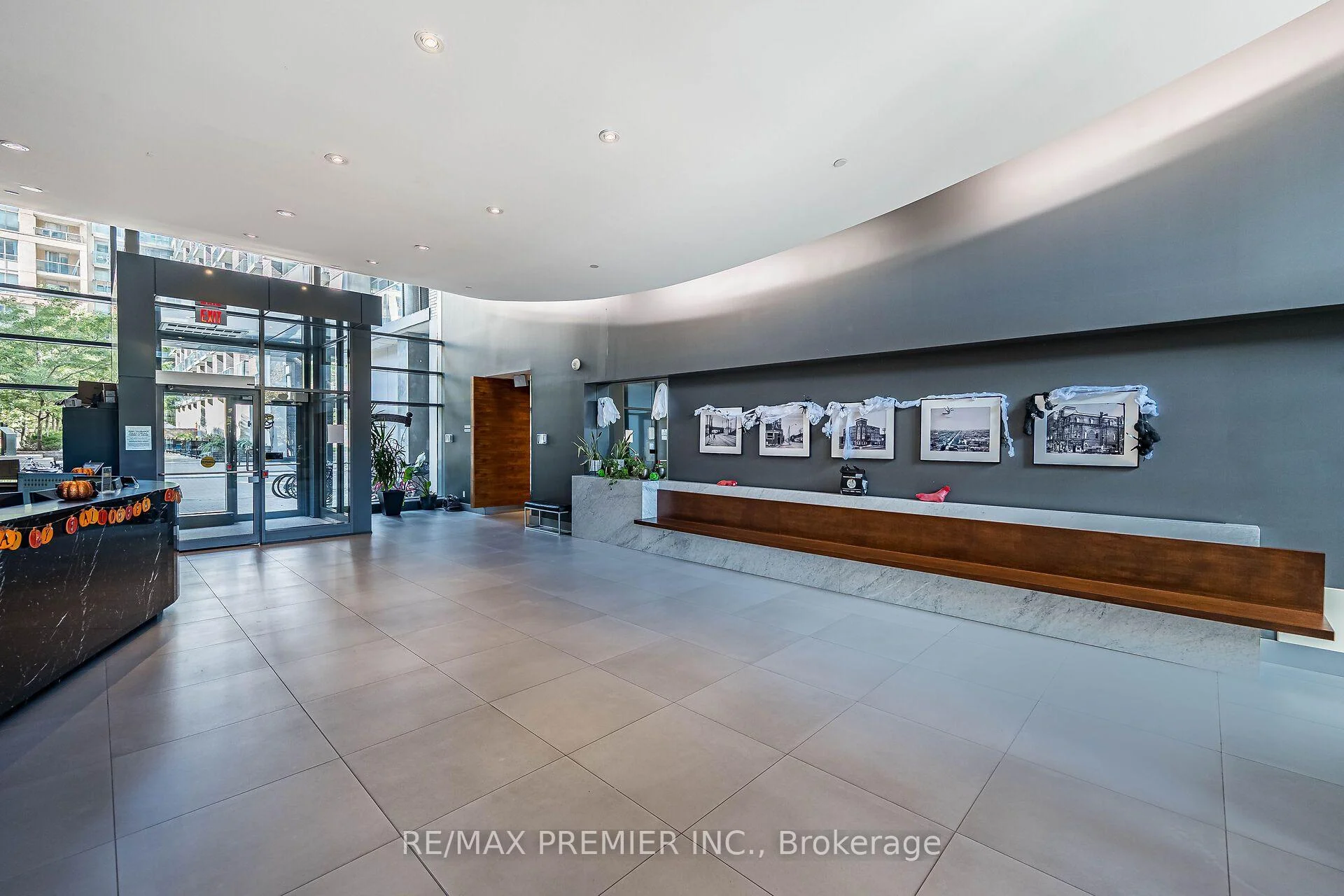 Photo 5 of Unit 808, 68 Abell Street, Toronto, Little Portugal — HOMEH