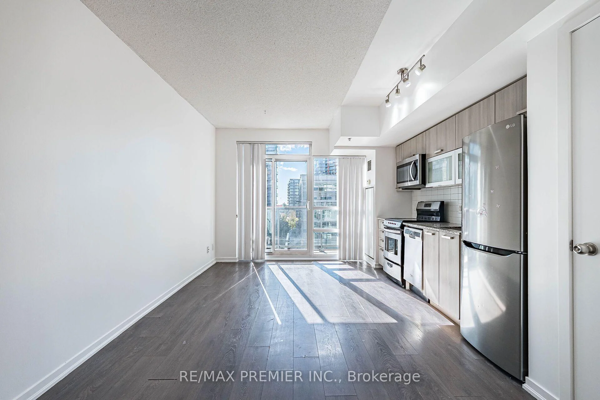 Photo 9 of Unit 808, 68 Abell Street, Toronto, Little Portugal — HOMEH