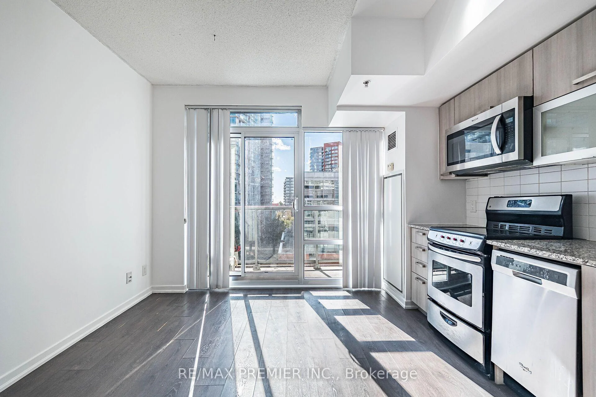 Photo 10 of Unit 808, 68 Abell Street, Toronto, Little Portugal — HOMEH