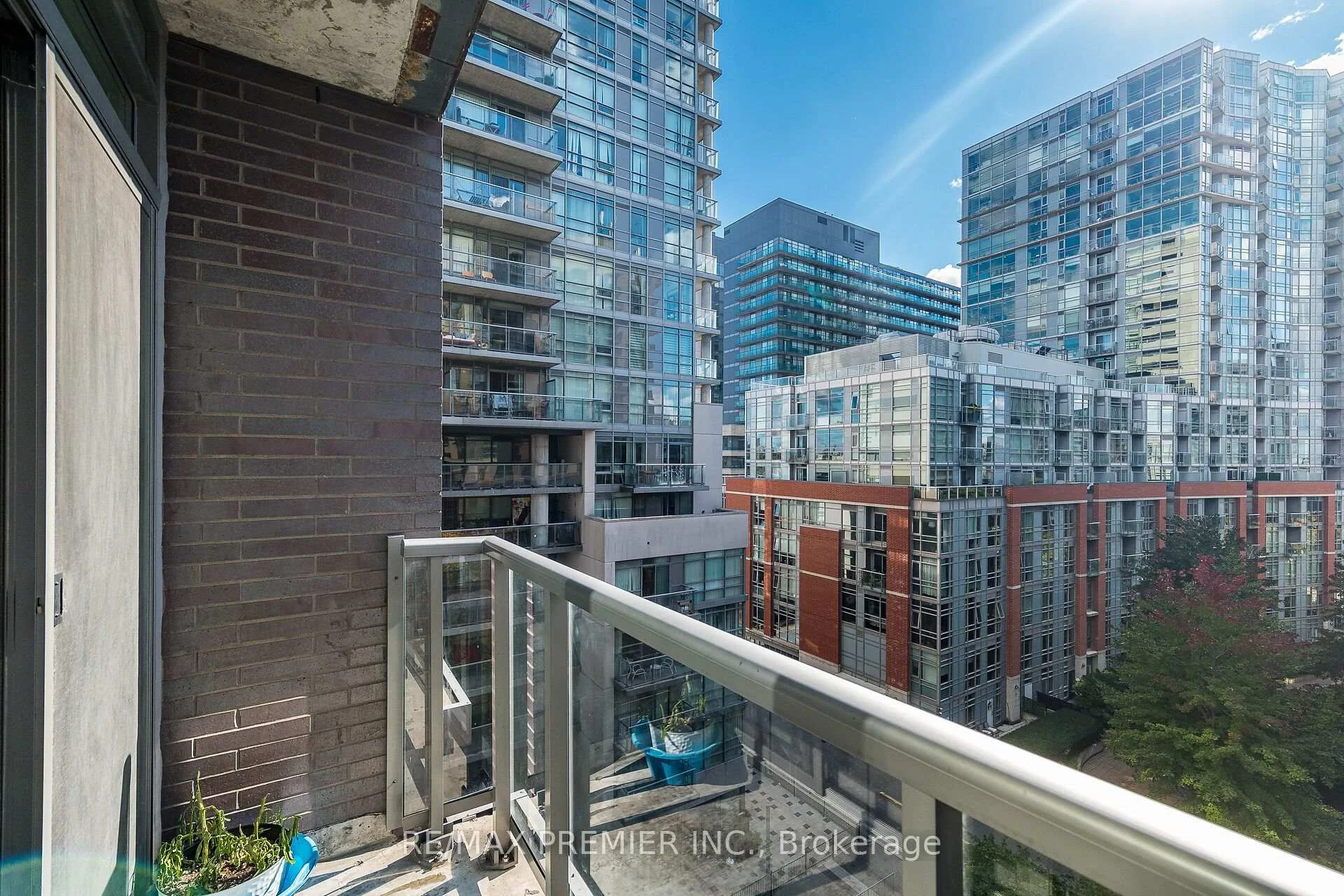 Photo 23 of Unit 808, 68 Abell Street, Toronto, Little Portugal — HOMEH