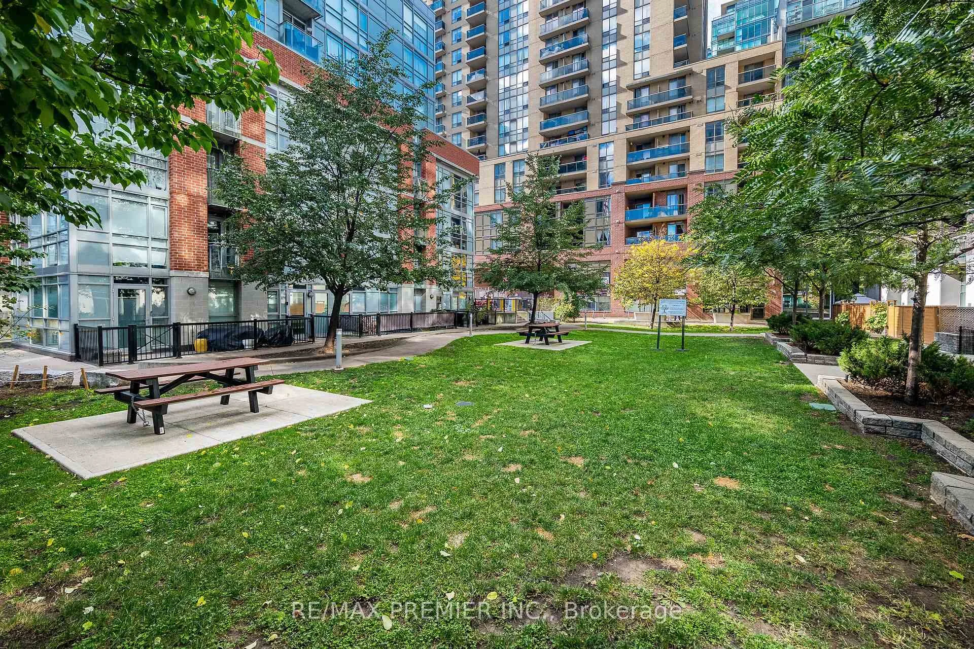 Photo 43 of Unit 808, 68 Abell Street, Toronto, Little Portugal — HOMEH