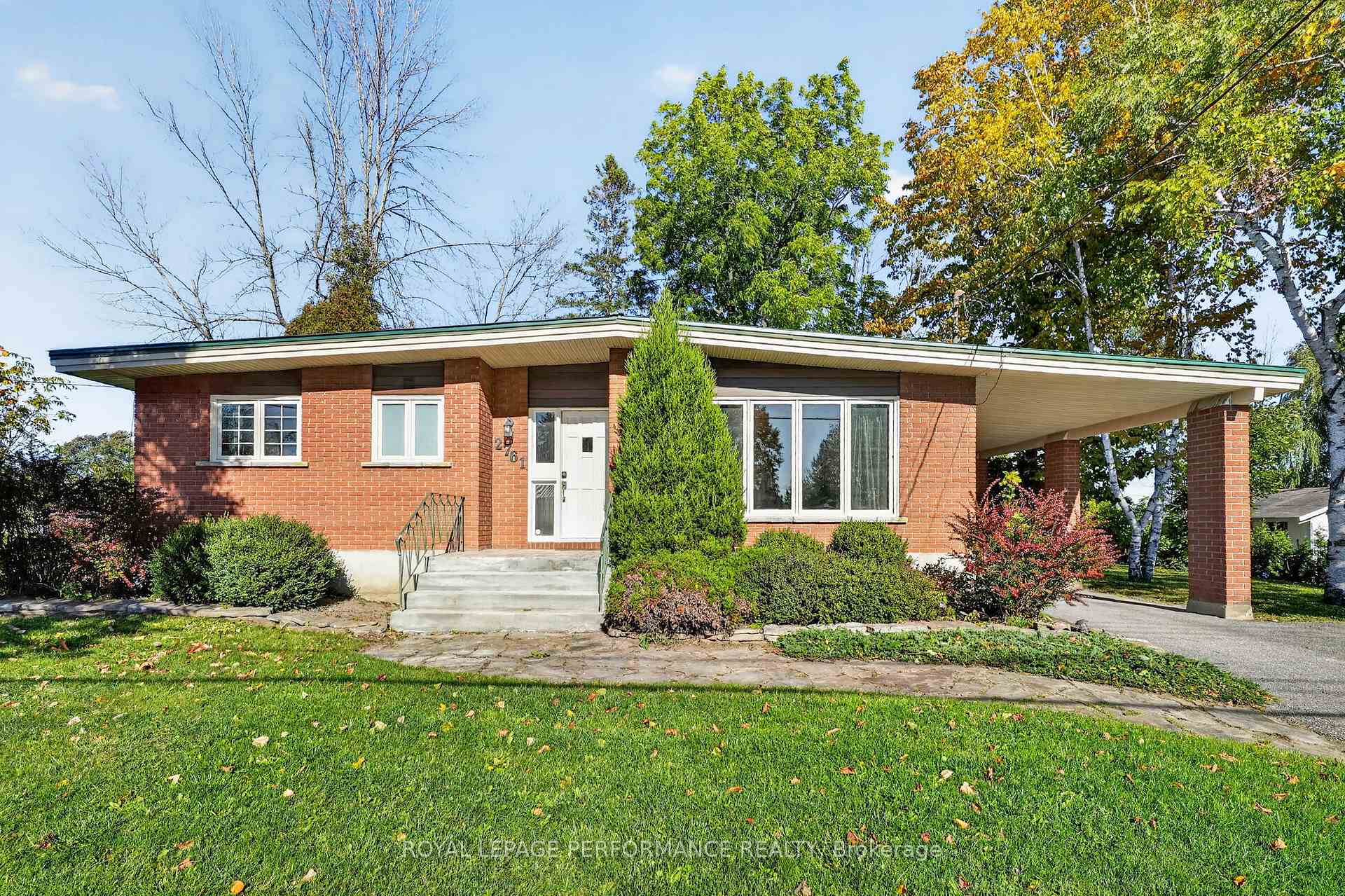 Photo 2 of 2761 Ross Avenue, Cornwall, Cornwall — HOMEH