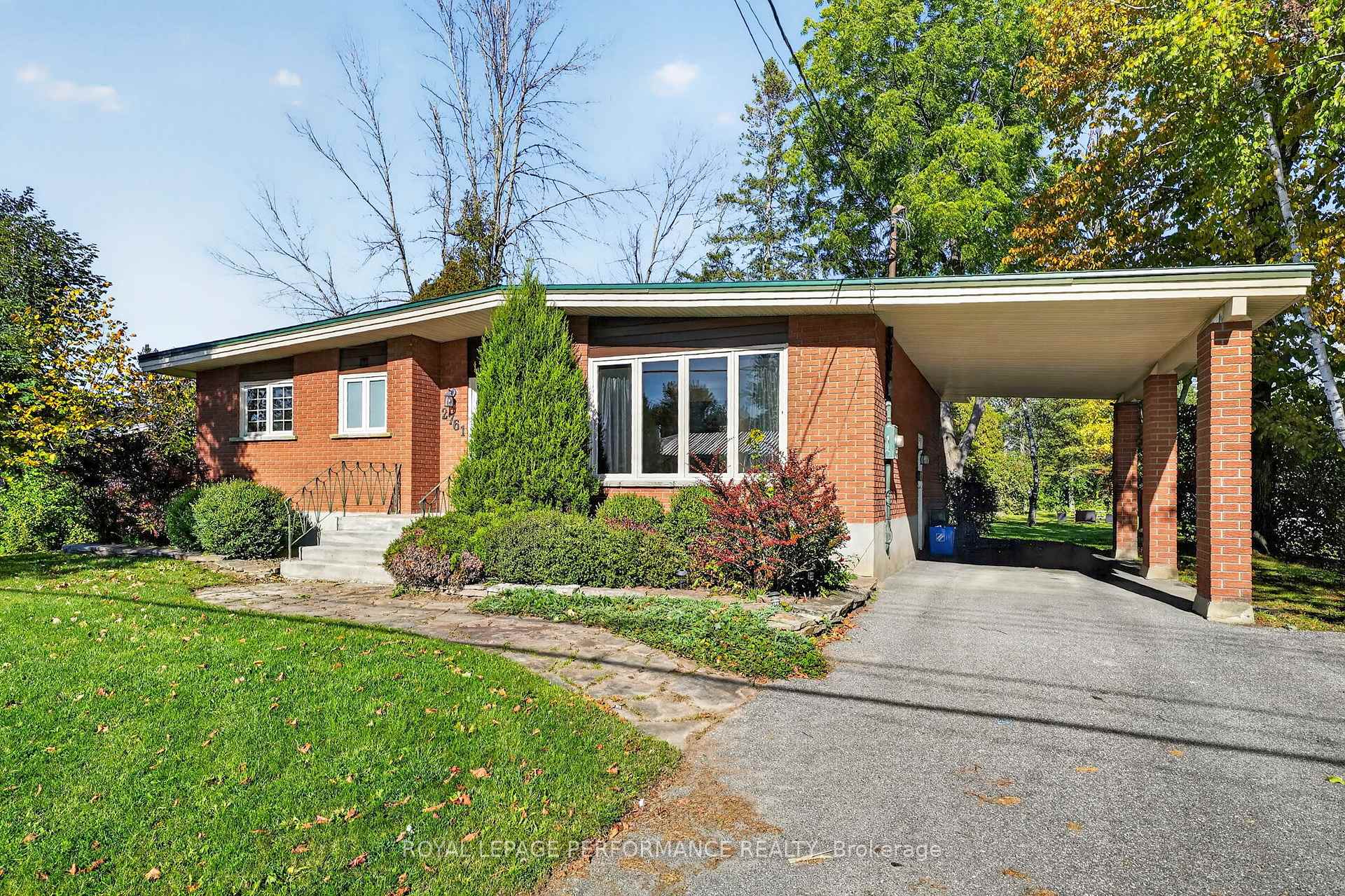 Photo 3 of 2761 Ross Avenue, Cornwall, Cornwall — HOMEH