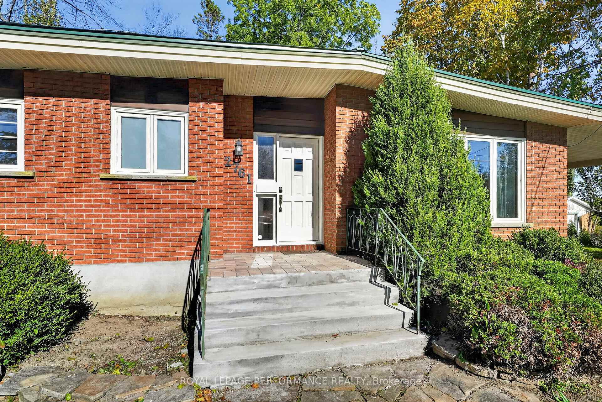 Photo 4 of 2761 Ross Avenue, Cornwall, Cornwall — HOMEH