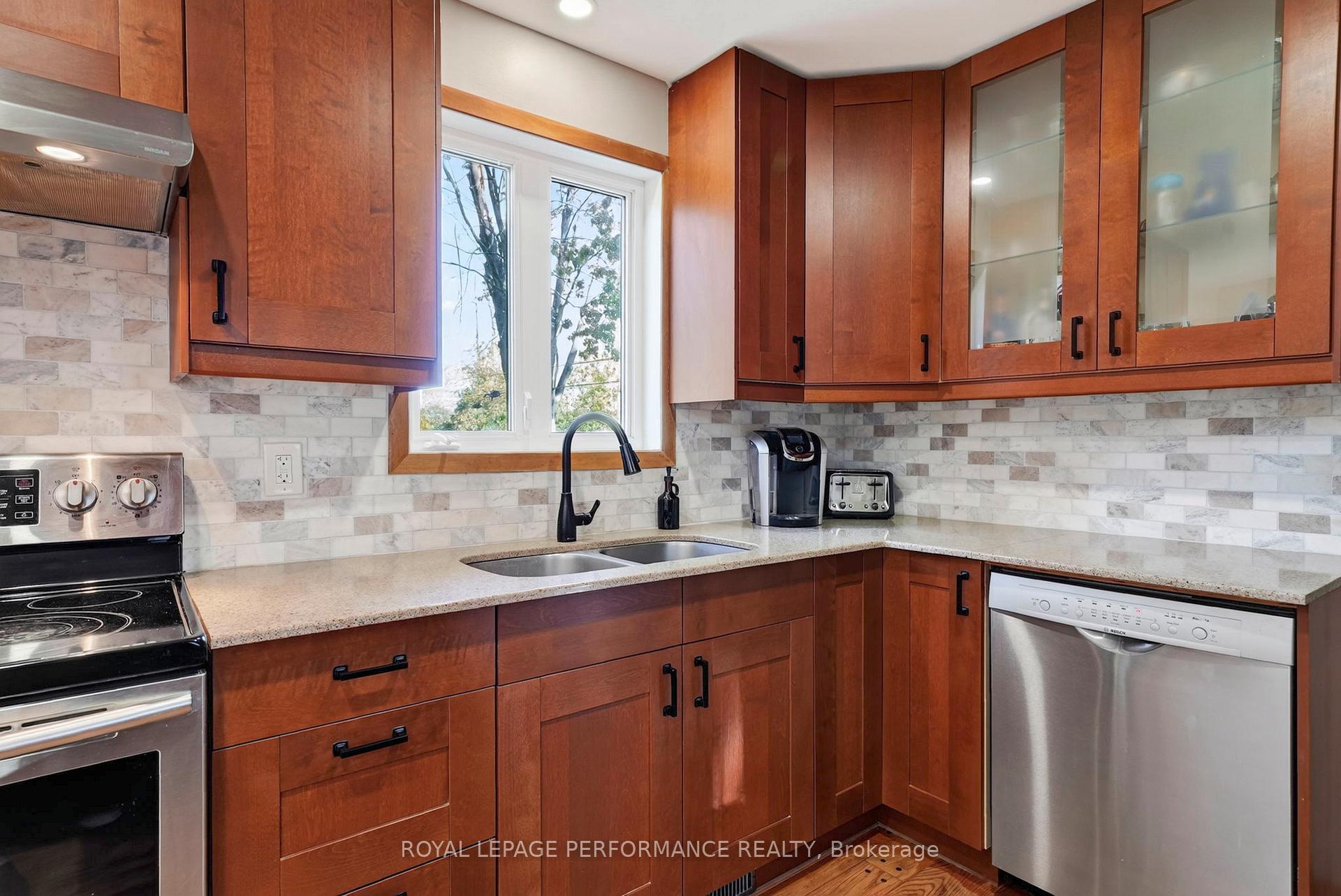Photo 7 of 2761 Ross Avenue, Cornwall, Cornwall — HOMEH