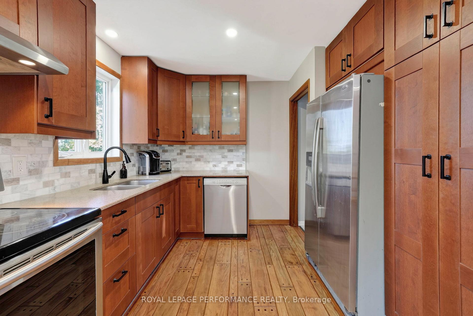 Photo 8 of 2761 Ross Avenue, Cornwall, Cornwall — HOMEH