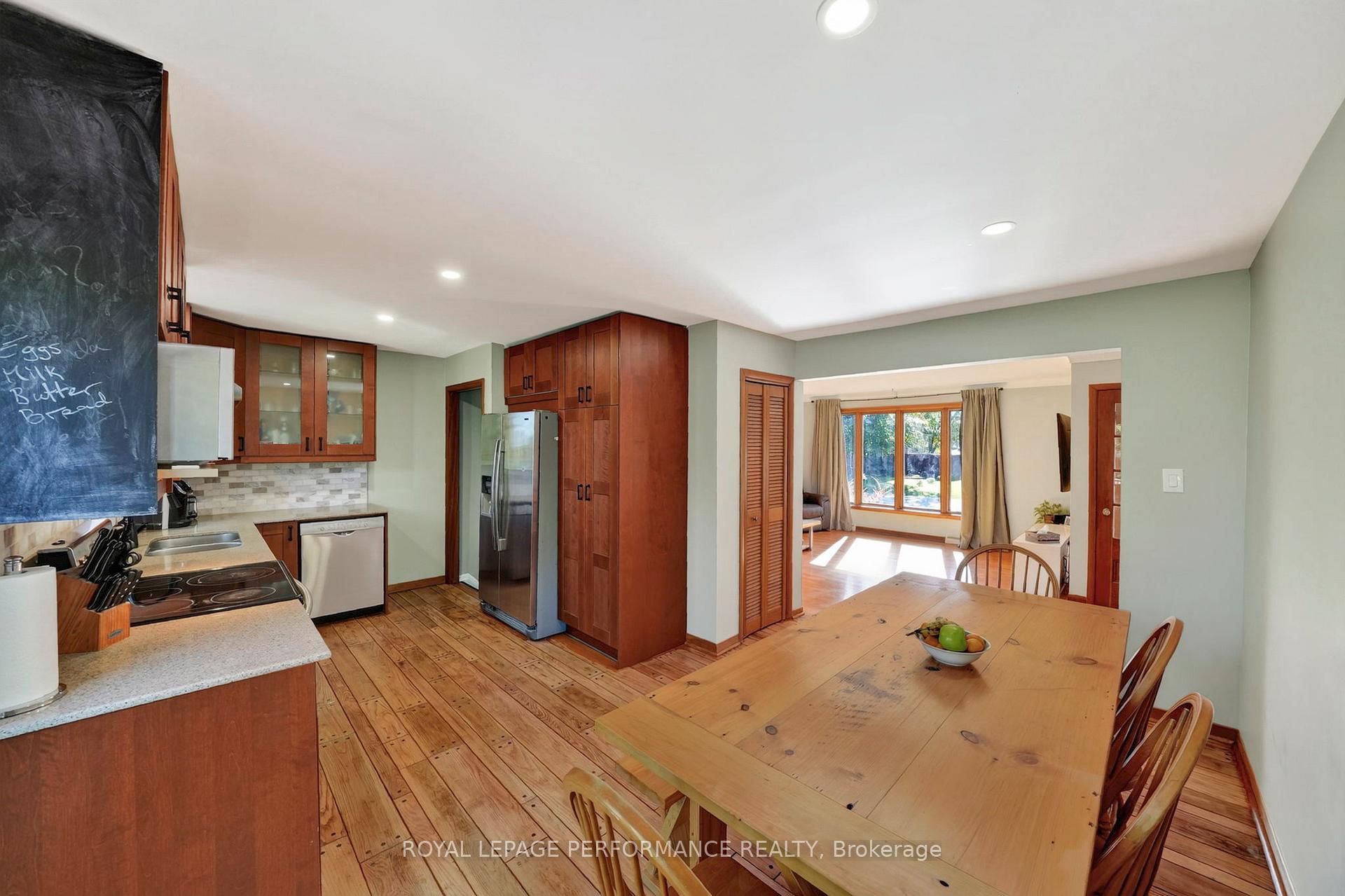 Photo 10 of 2761 Ross Avenue, Cornwall, Cornwall — HOMEH