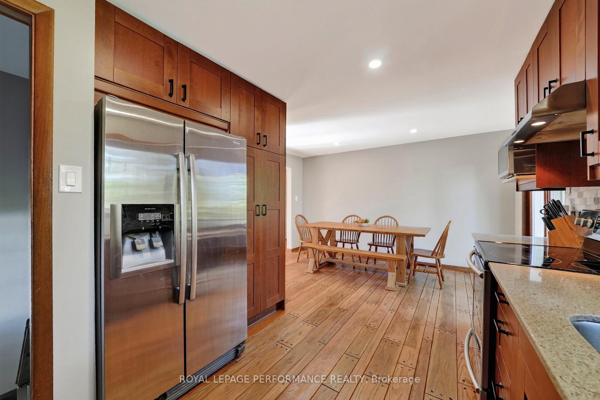 Photo 11 of 2761 Ross Avenue, Cornwall, Cornwall — HOMEH
