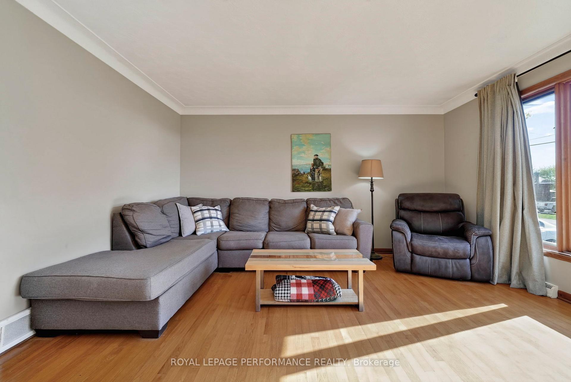 Photo 14 of 2761 Ross Avenue, Cornwall, Cornwall — HOMEH