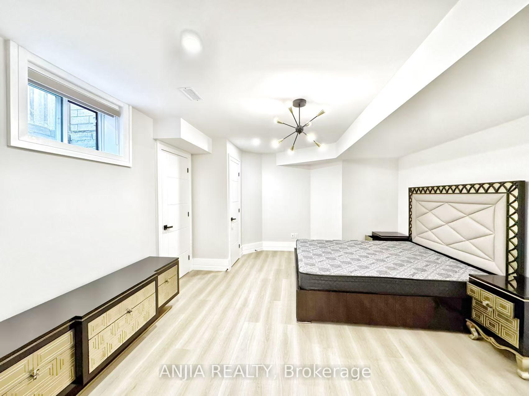Photo 3 of 21 Sherwood Forest Drive, Markham, Bullock — HOMEH