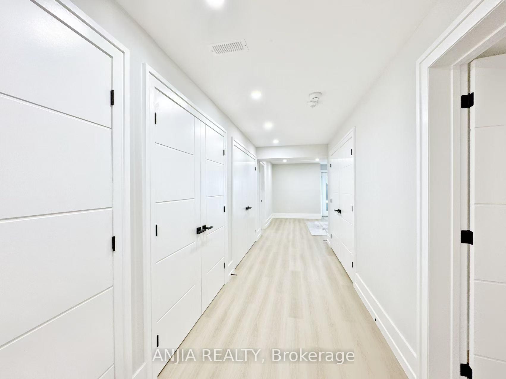Photo 2 of 21 Sherwood Forest Drive, Markham, Bullock — HOMEH