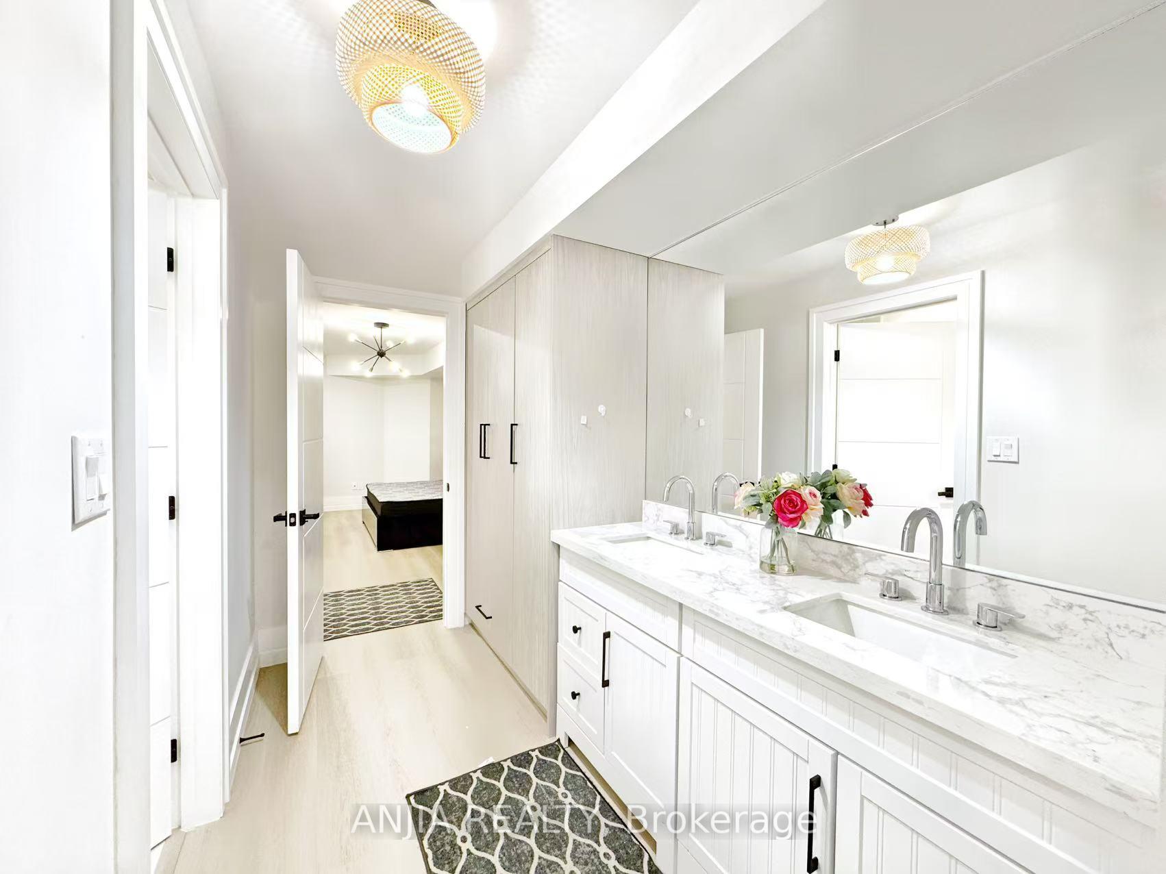 Photo 5 of 21 Sherwood Forest Drive, Markham, Bullock — HOMEH
