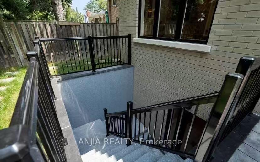 Photo 8 of 21 Sherwood Forest Drive, Markham, Bullock — HOMEH