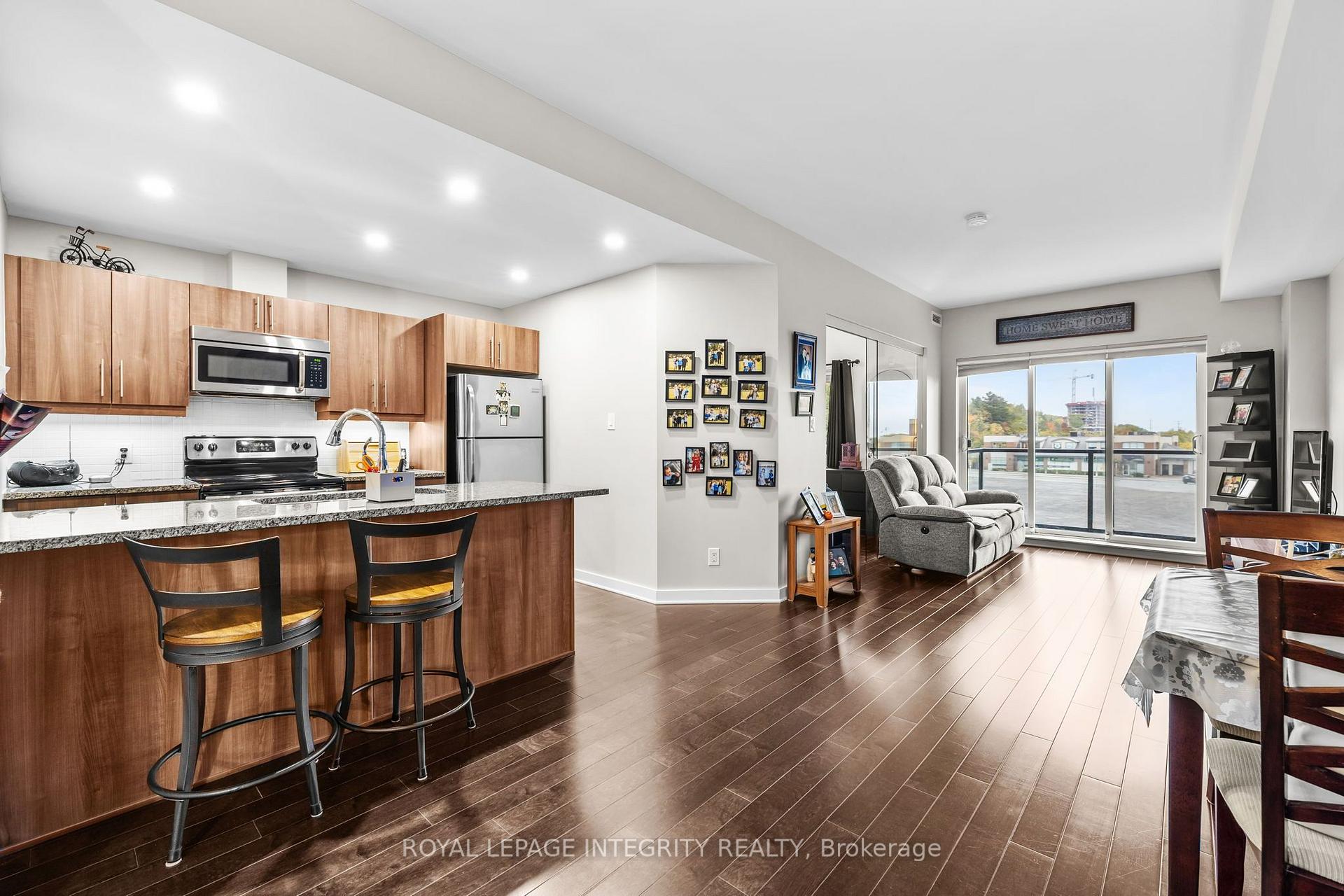 Photo 7 of Unit 309, 310 Centrum Boulevard, Ottawa, Bilberry Creek/Queenswood Heights — HOMEH