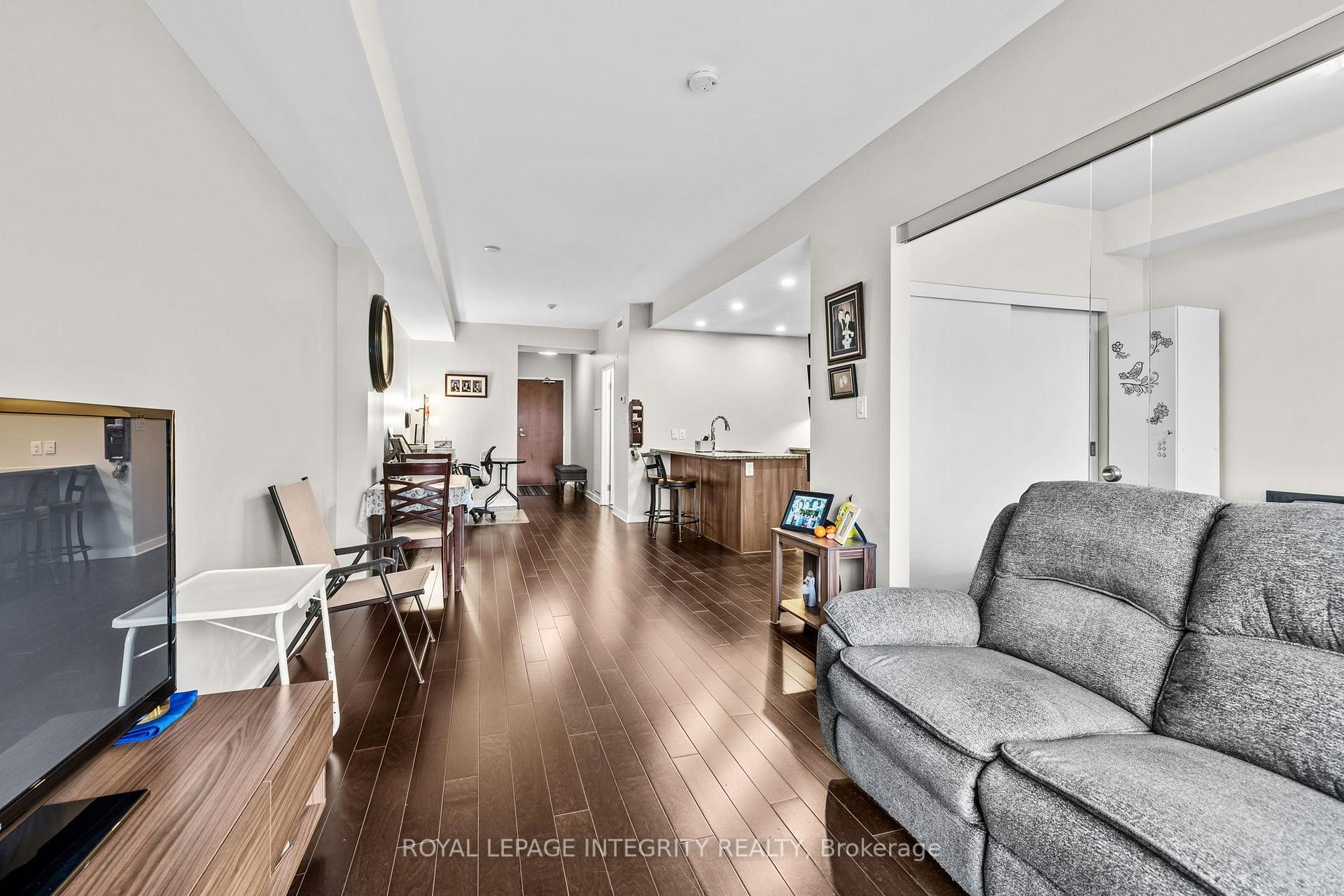 Photo 10 of Unit 309, 310 Centrum Boulevard, Ottawa, Bilberry Creek/Queenswood Heights — HOMEH