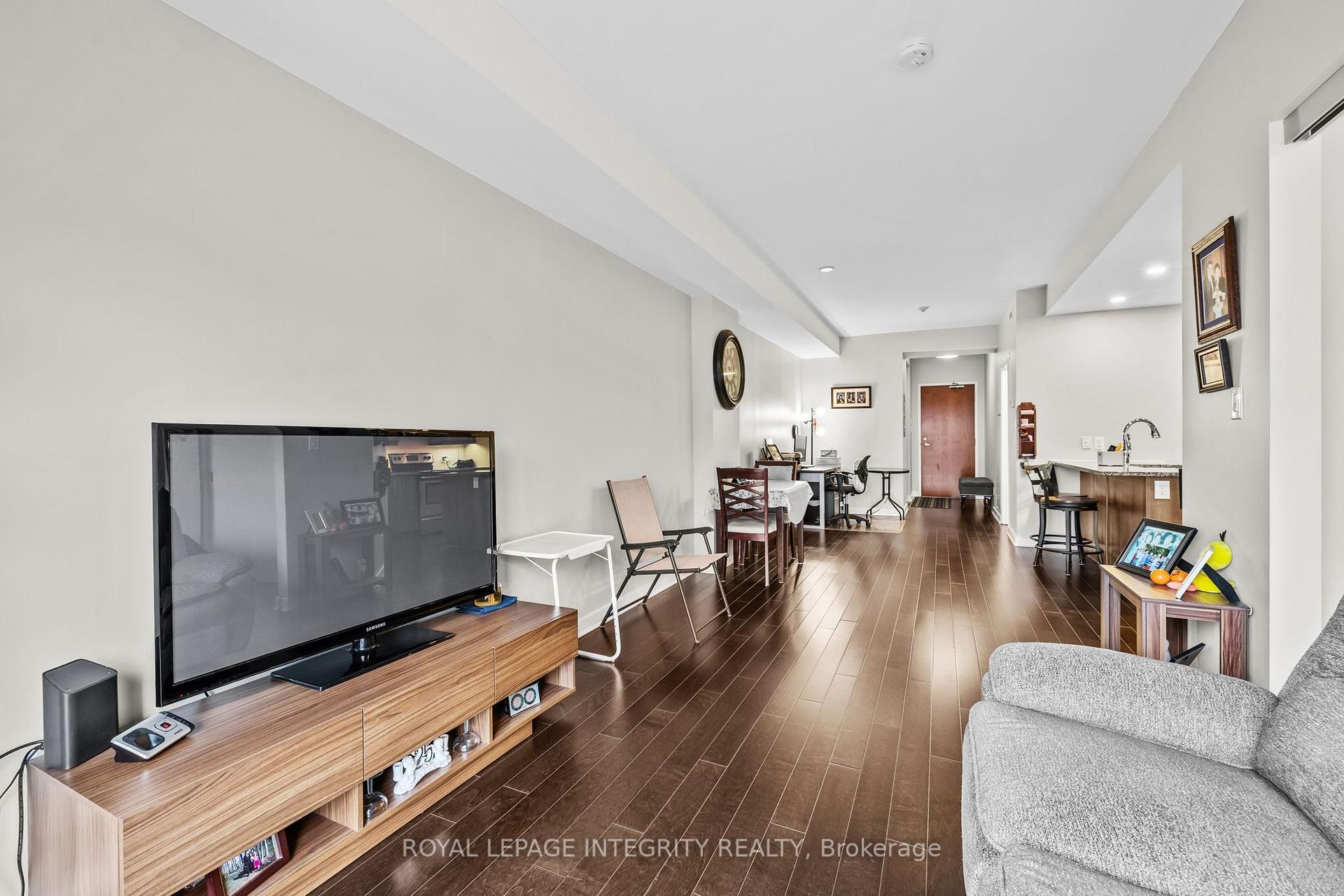 Photo 12 of Unit 309, 310 Centrum Boulevard, Ottawa, Bilberry Creek/Queenswood Heights — HOMEH