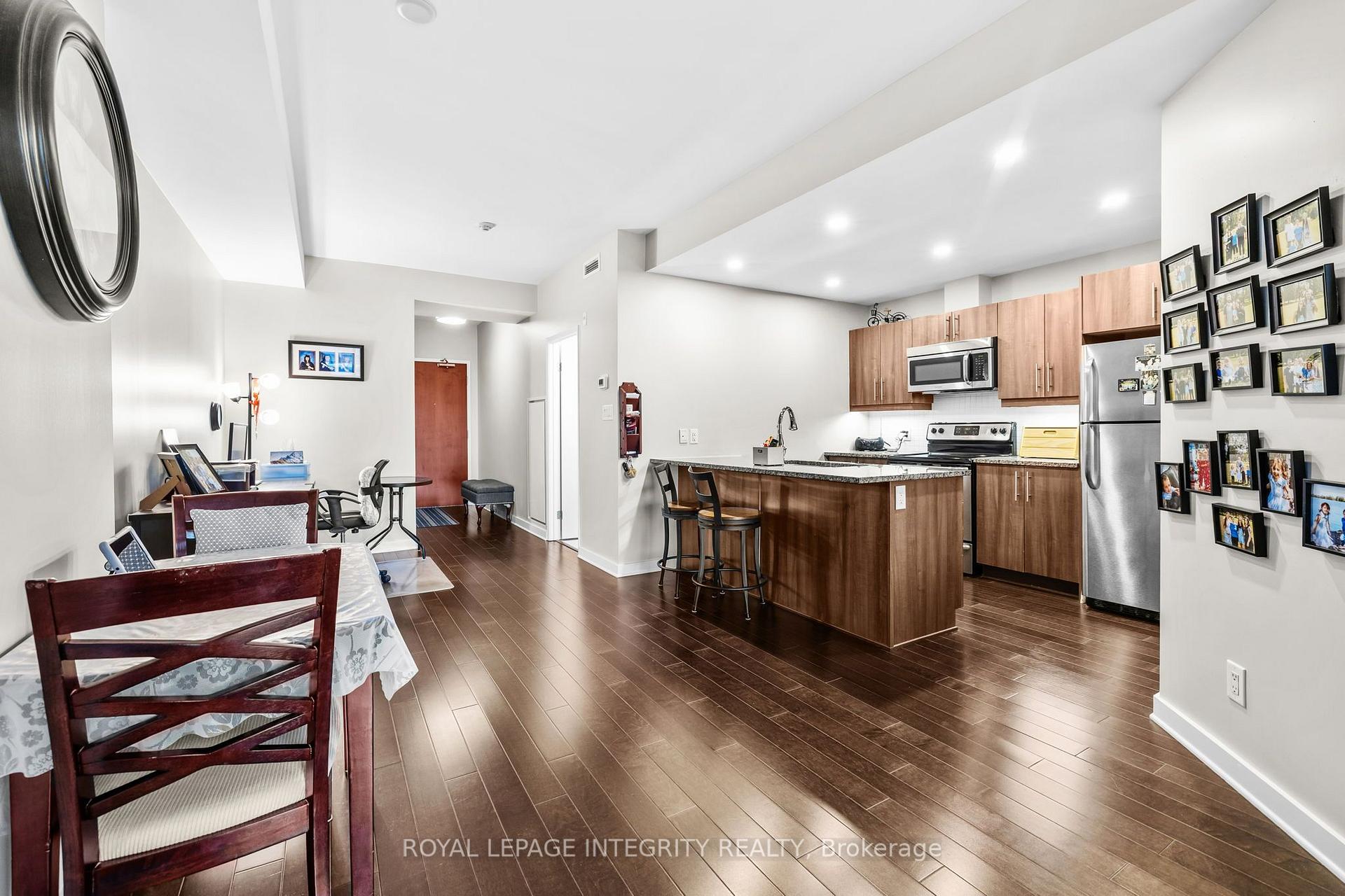 Photo 13 of Unit 309, 310 Centrum Boulevard, Ottawa, Bilberry Creek/Queenswood Heights — HOMEH