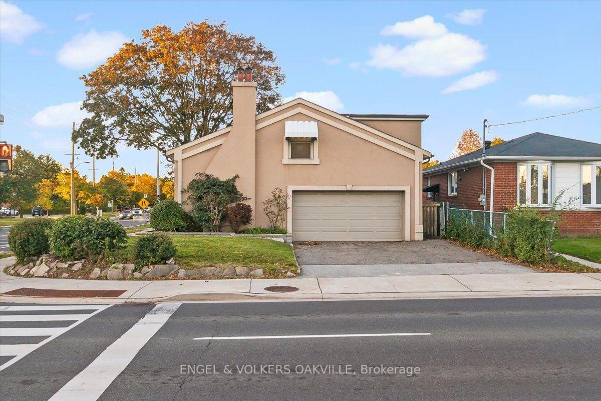 Photo 2 of 351 Renforth Drive, Etobicoke, Etobicoke West Mall — HOMEH