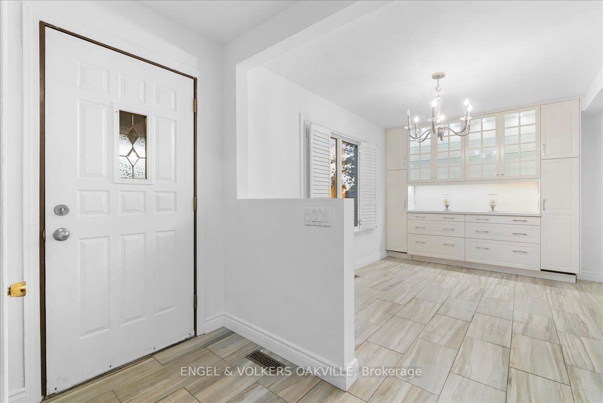 Photo 6 of 351 Renforth Drive, Etobicoke, Etobicoke West Mall — HOMEH