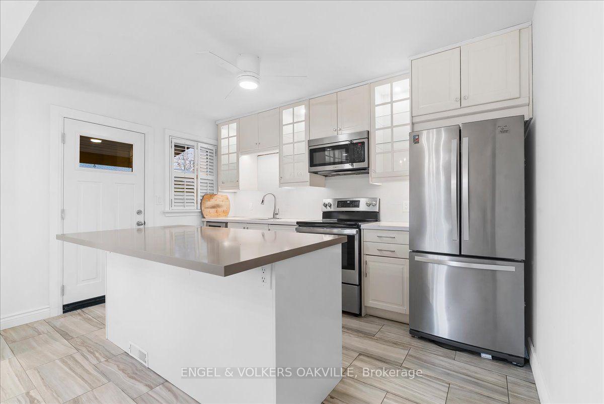Photo 9 of 351 Renforth Drive, Etobicoke, Etobicoke West Mall — HOMEH