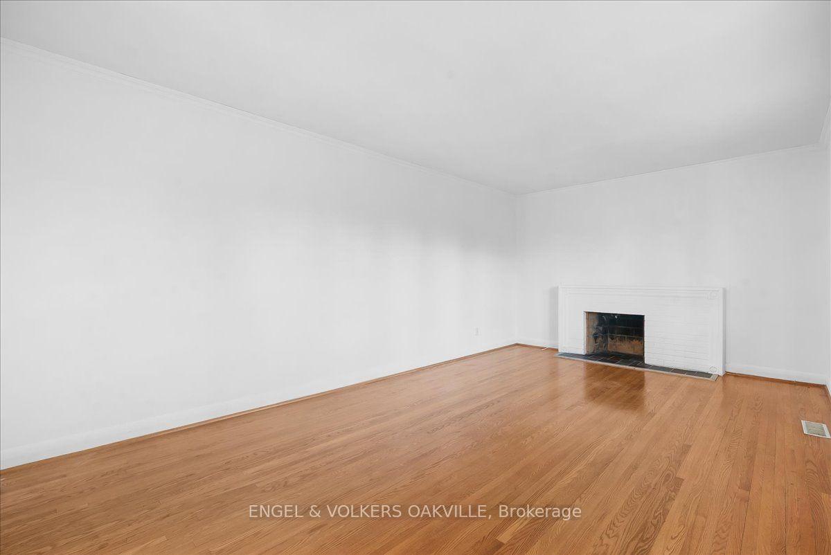 Photo 13 of 351 Renforth Drive, Etobicoke, Etobicoke West Mall — HOMEH