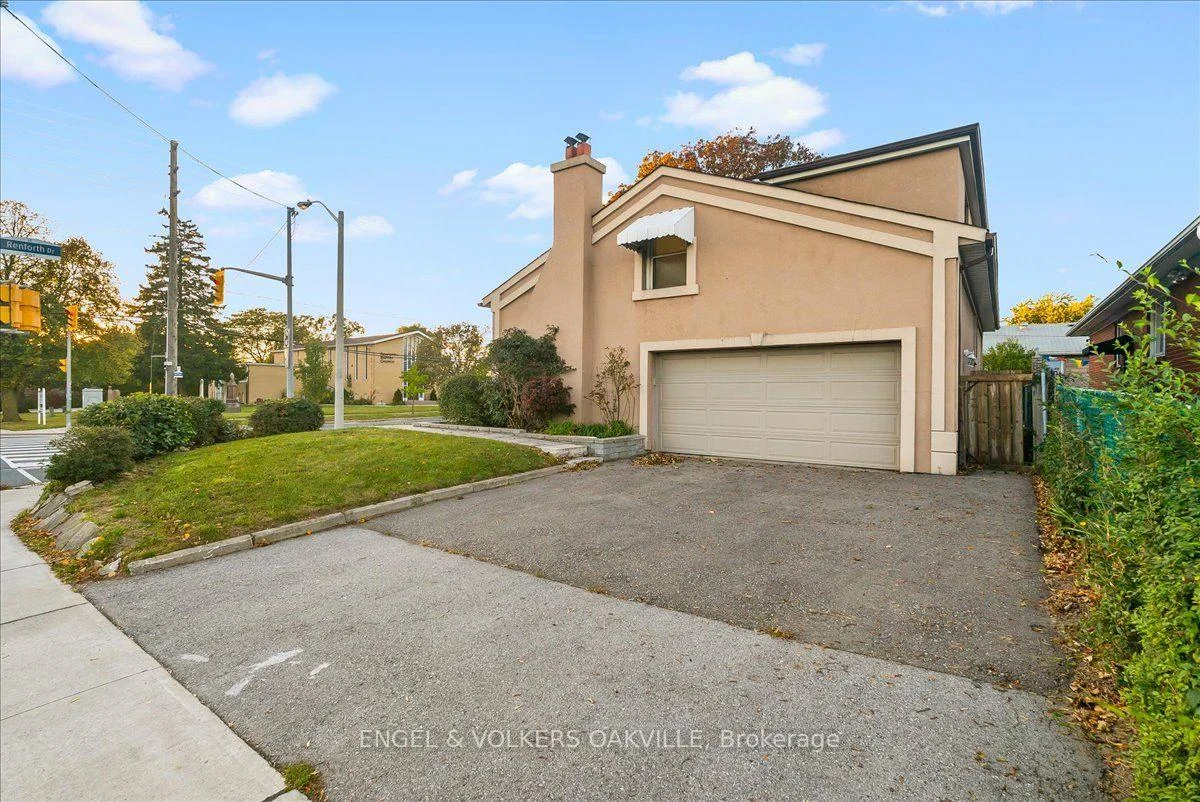 Photo 12 of 351 Renforth Drive, Etobicoke, Etobicoke West Mall — HOMEH
