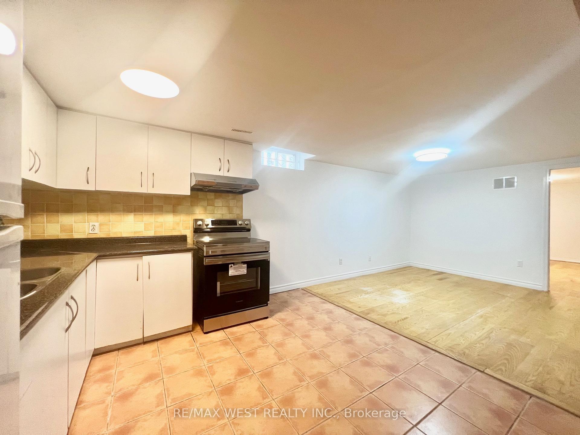 Photo 2 of Unit Bsmt, 147 Woodhall Road, Markham, Milliken Mills East — HOMEH