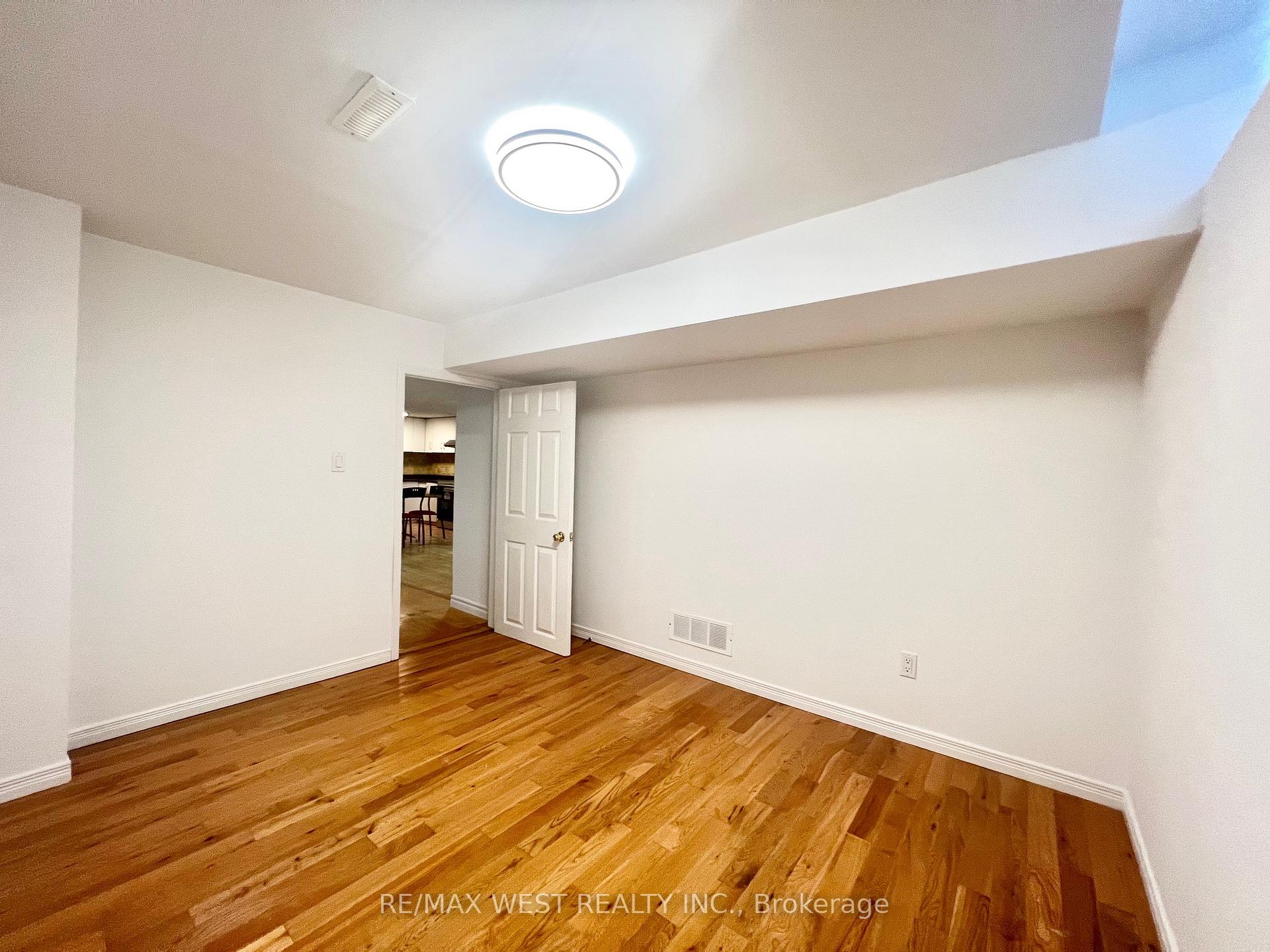 Photo 6 of Unit Bsmt, 147 Woodhall Road, Markham, Milliken Mills East — HOMEH