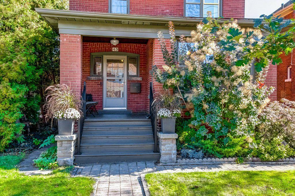 Photo 5 of 43 Rosslyn Avenue S, Hamilton, Delta — HOMEH