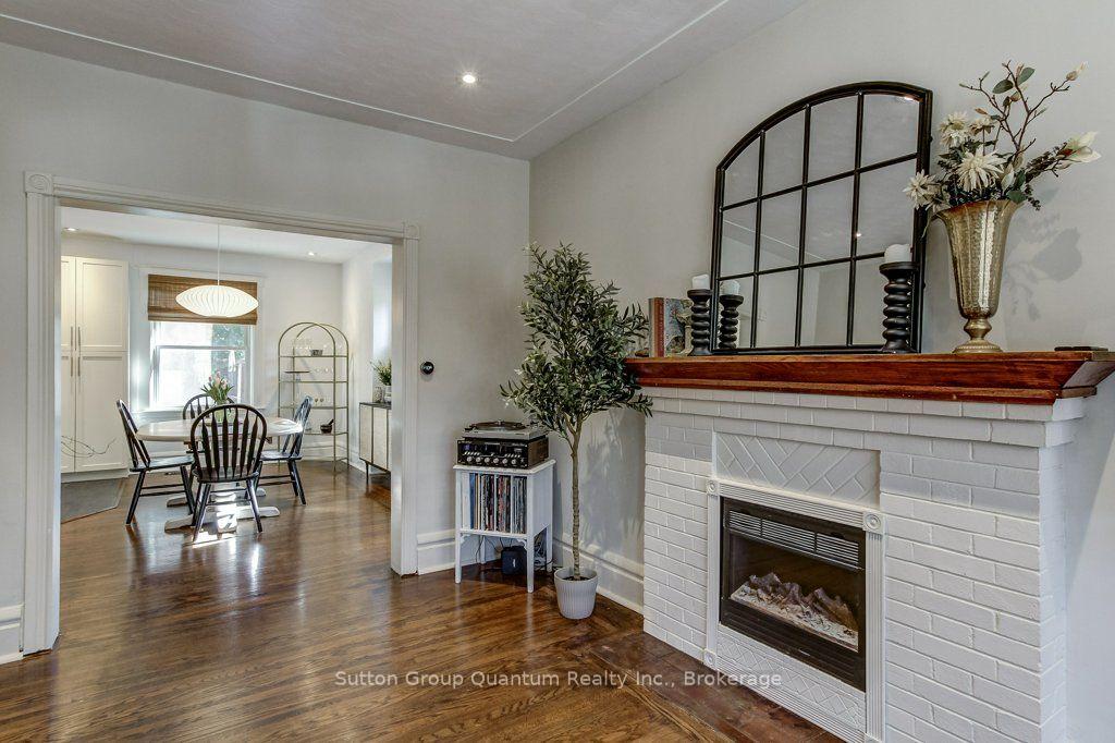 Photo 15 of 43 Rosslyn Avenue S, Hamilton, Delta — HOMEH