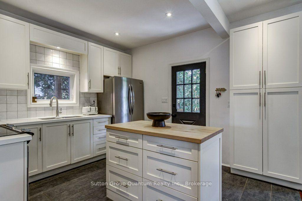 Photo 19 of 43 Rosslyn Avenue S, Hamilton, Delta — HOMEH