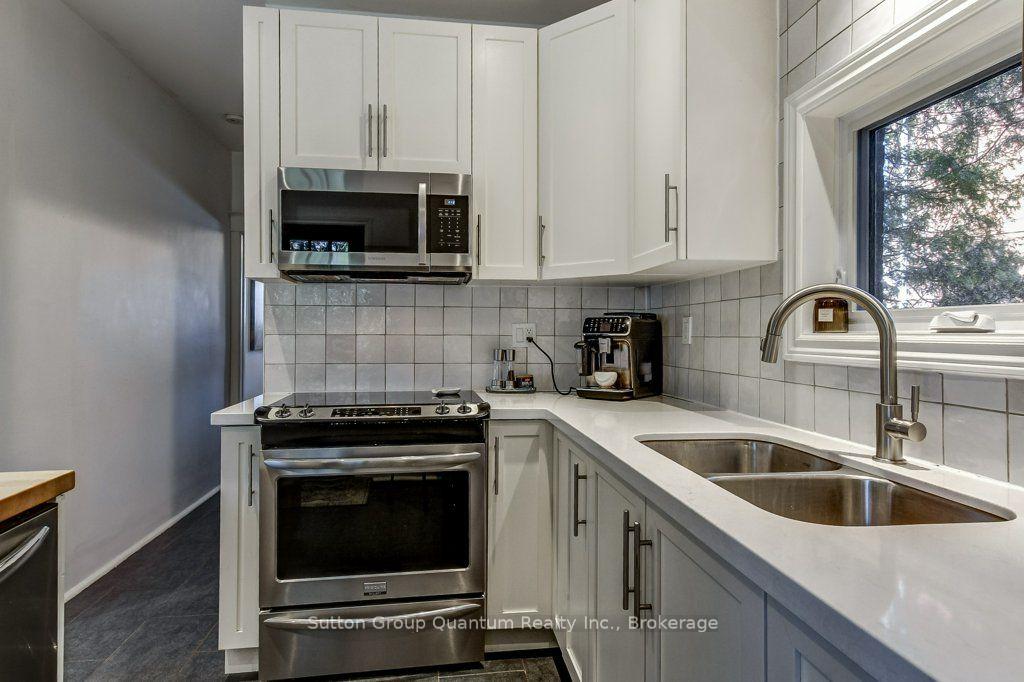 Photo 20 of 43 Rosslyn Avenue S, Hamilton, Delta — HOMEH