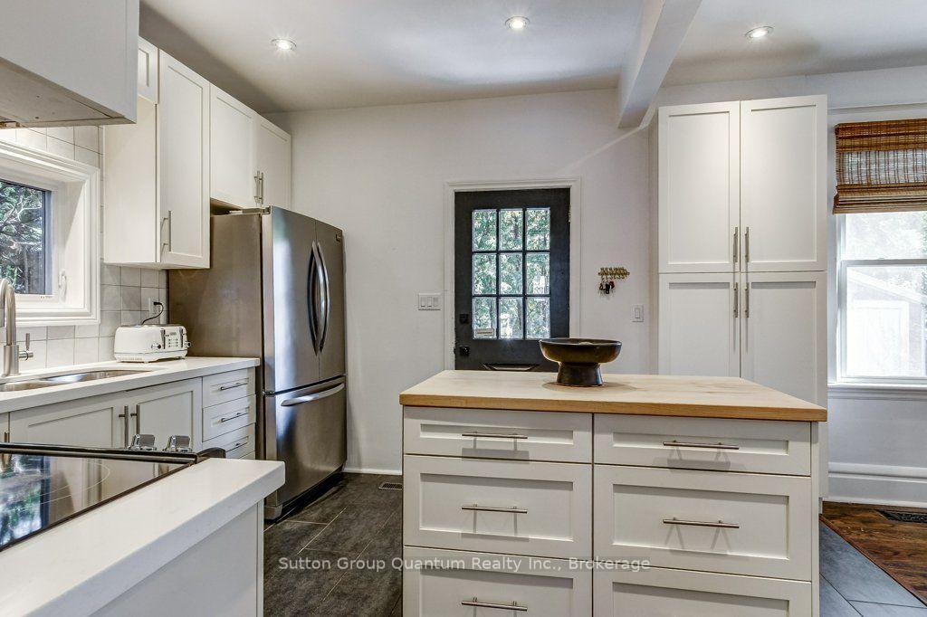 Photo 22 of 43 Rosslyn Avenue S, Hamilton, Delta — HOMEH