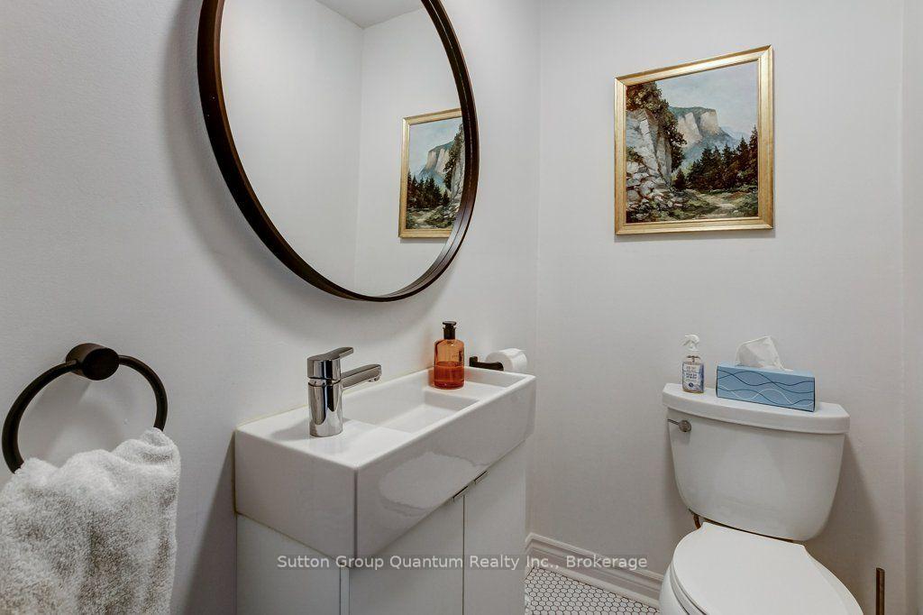 Photo 23 of 43 Rosslyn Avenue S, Hamilton, Delta — HOMEH