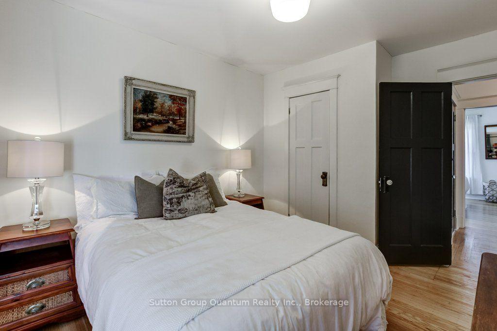 Photo 25 of 43 Rosslyn Avenue S, Hamilton, Delta — HOMEH