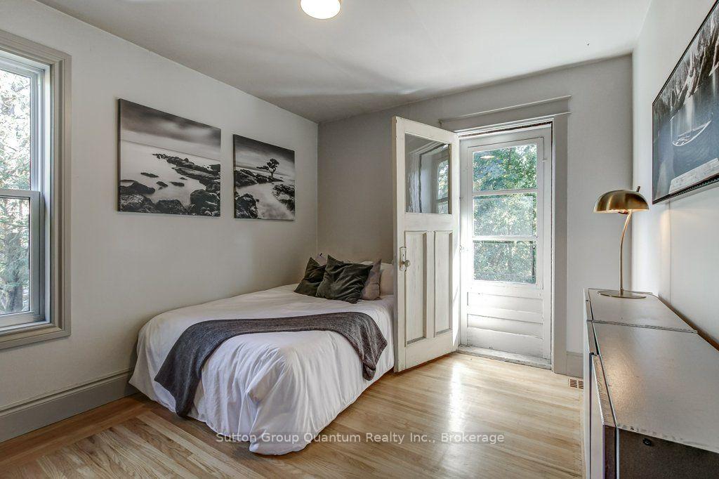 Photo 27 of 43 Rosslyn Avenue S, Hamilton, Delta — HOMEH