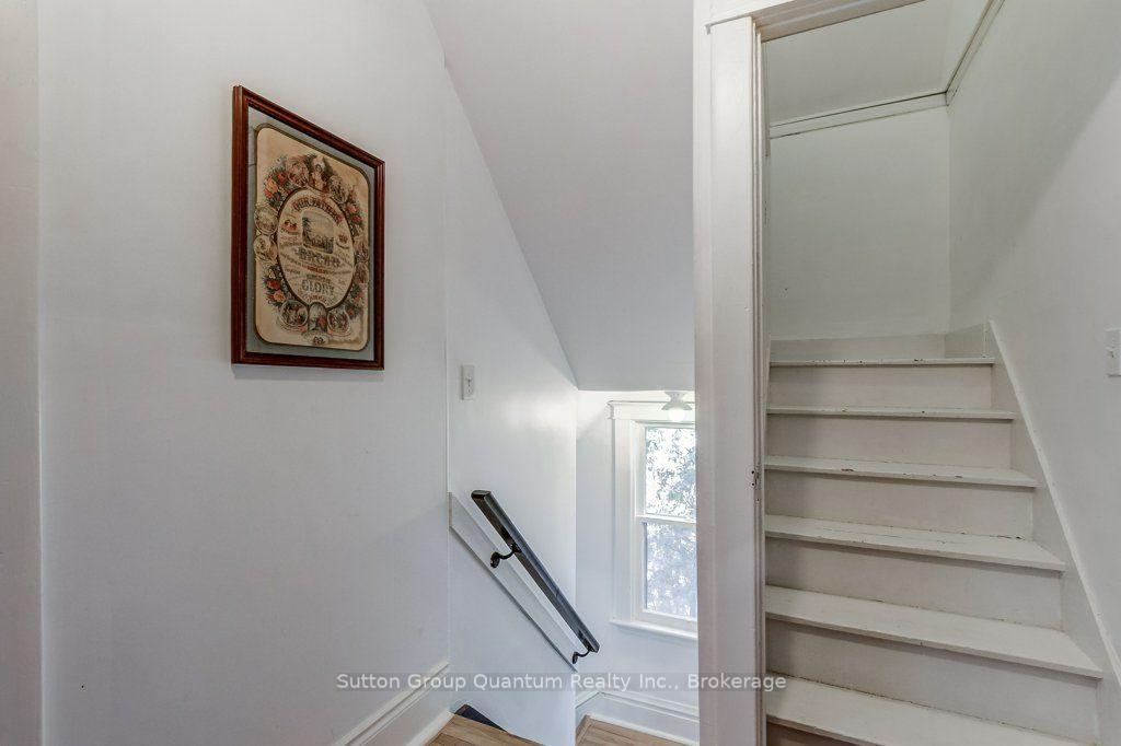 Photo 35 of 43 Rosslyn Avenue S, Hamilton, Delta — HOMEH