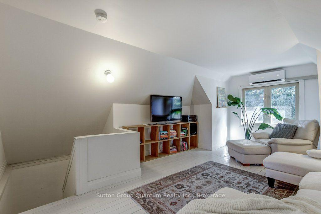 Photo 37 of 43 Rosslyn Avenue S, Hamilton, Delta — HOMEH