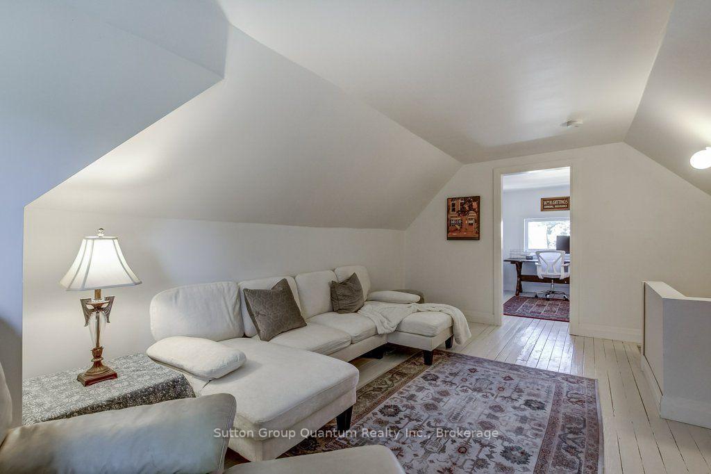 Photo 38 of 43 Rosslyn Avenue S, Hamilton, Delta — HOMEH