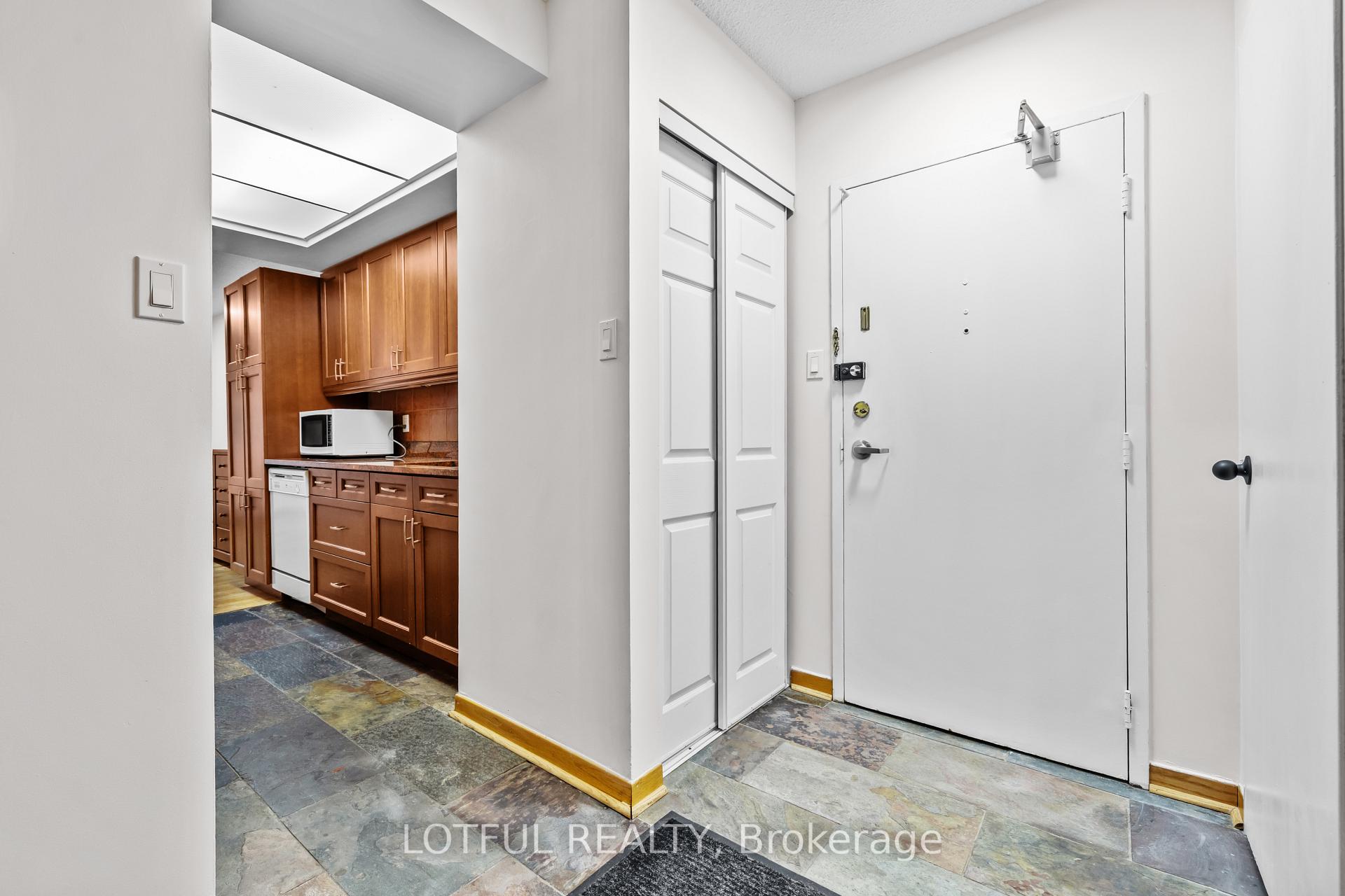 Photo 3 of Unit 104, 555 Brittany Drive, Ottawa, Viscount Alexander Park — HOMEH