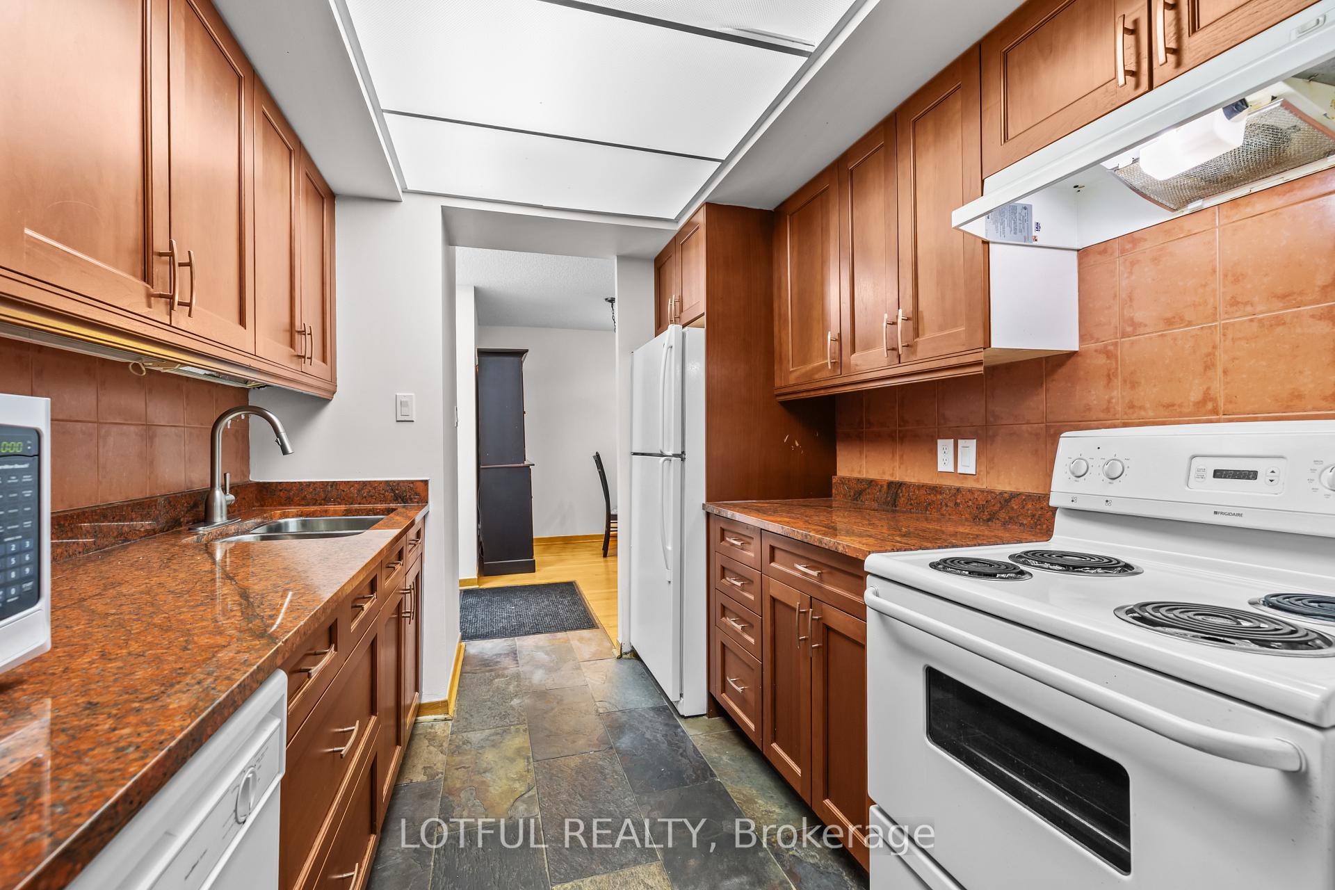 Photo 12 of Unit 104, 555 Brittany Drive, Ottawa, Viscount Alexander Park — HOMEH