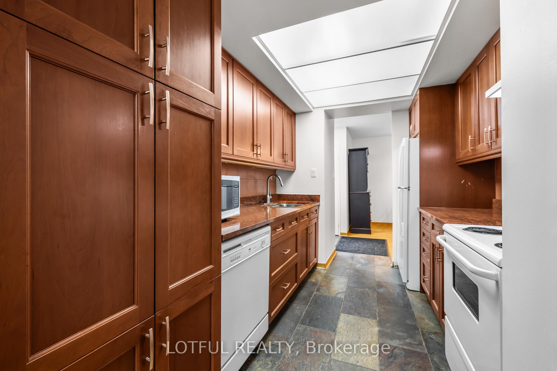 Photo 13 of Unit 104, 555 Brittany Drive, Ottawa, Viscount Alexander Park — HOMEH